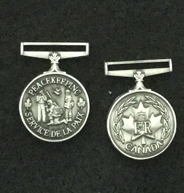 Médaille miniature canadienne du maintien de la paix