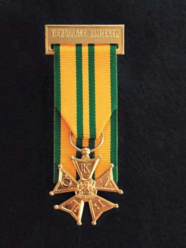 Court Mount Full Size Medal