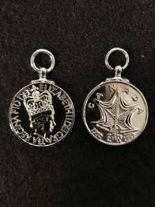 Médaille miniature du jubilé d'argent de la reine Elizabeth II