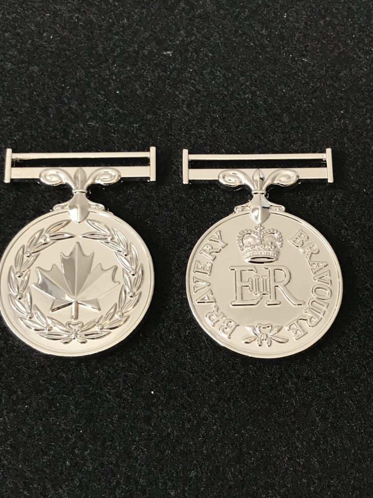 Réplique Grandeur Nature De La Médaille OBE. Récompense Militaire/ruban